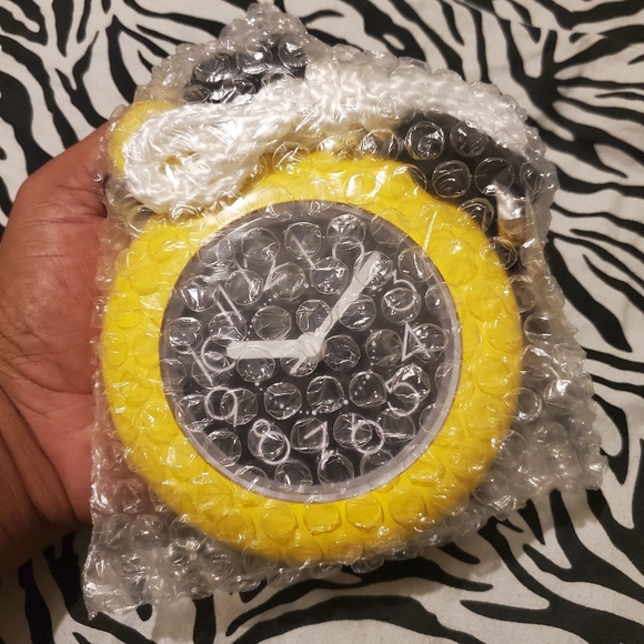 Yello Hip Hop Rope Clock - Picture 3 of 3